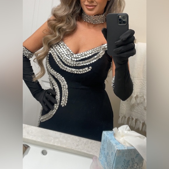 Glamorous Black Albina Dyla inspired beaded gown with gloves and choker - Picture 4 of 9